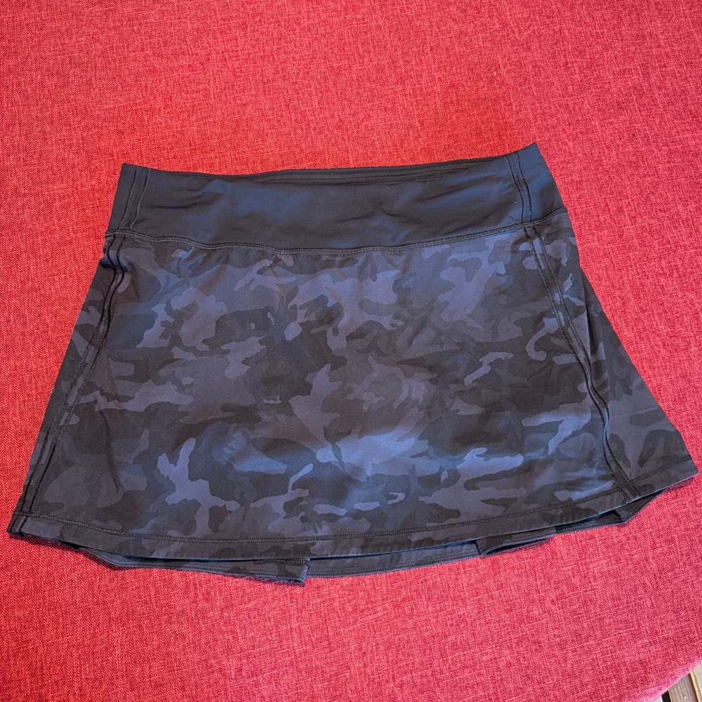 👉🏼LIKE NEW👈🏼 Lululemon Pace Rival Grey & Black Camo Skirt Sz:8 - Picture 2 of 6
